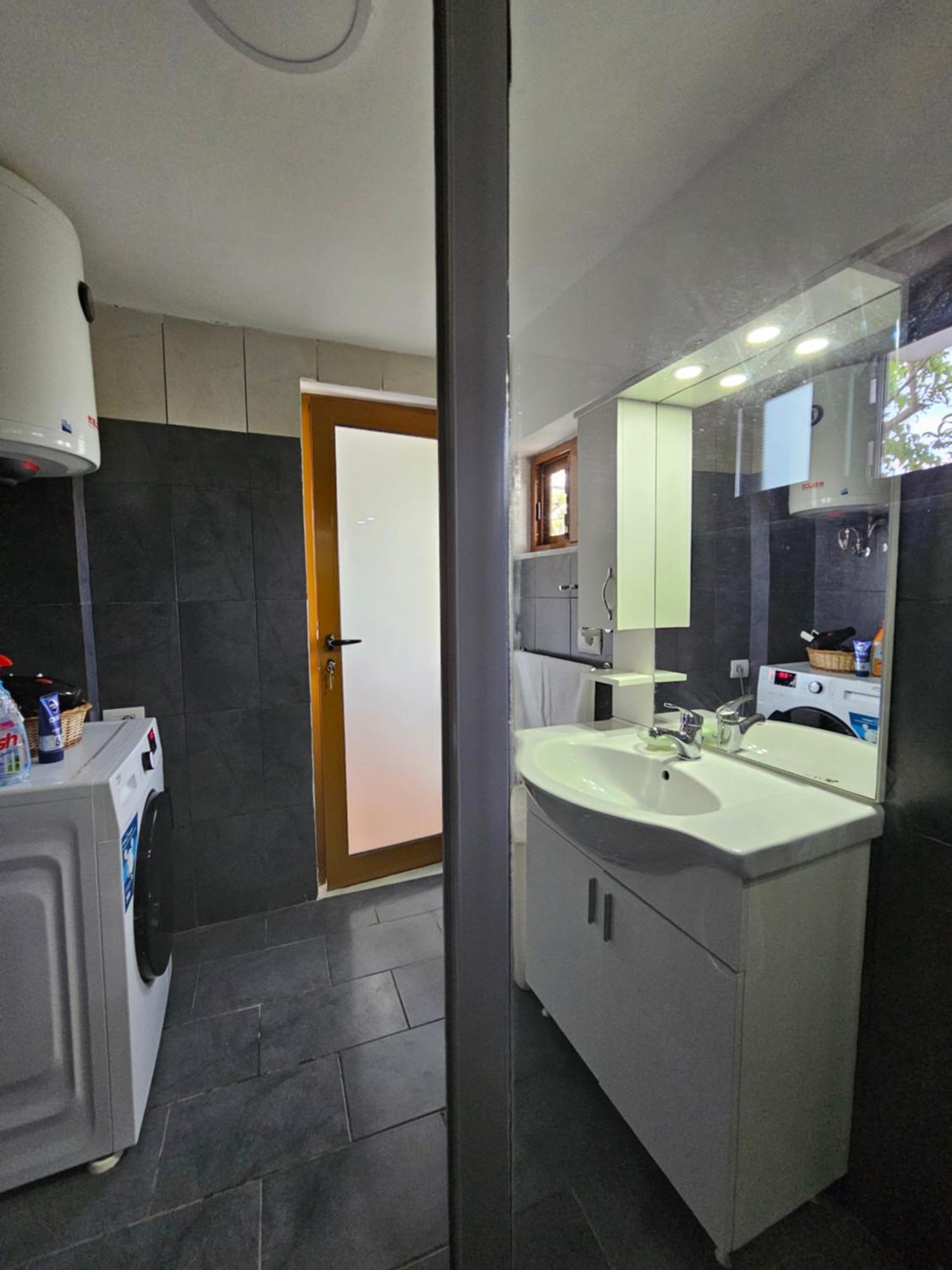 Lemon Garden Apartment-Hot Tub Jacuzzi Gjirokastër 外观 照片
